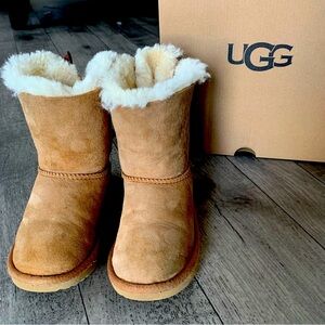 UGG Bailey Bow II | Girls Size 12 | Chestnut